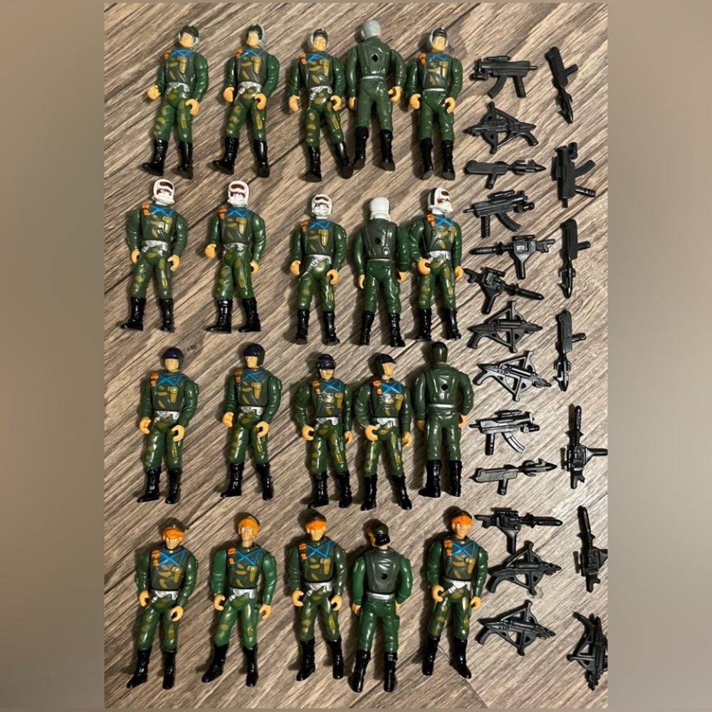20 Desert Defender Action Figures (SGI, Sungold MFG. CO) 1980s. 4 inch G.I Joe